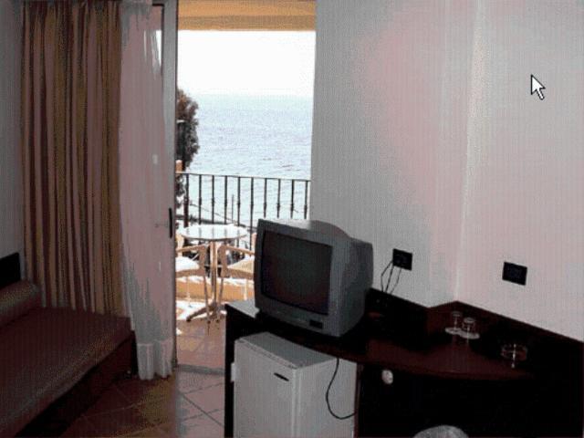 Thalassa 호텔 루트라 에디프수 객실 사진